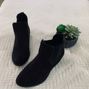 Women’s ankle booties black 8.5 heels suede